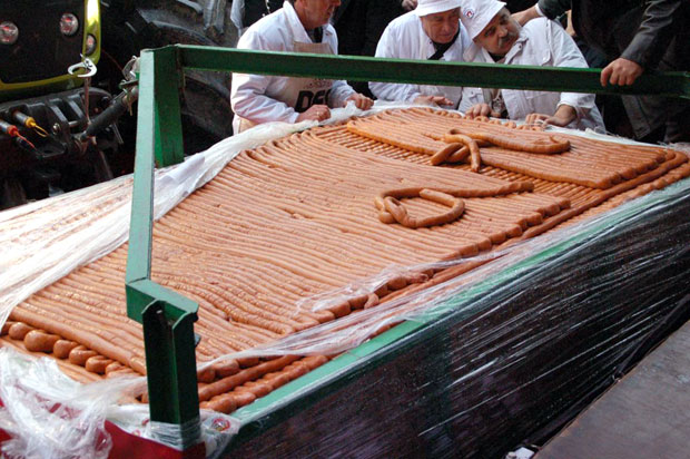 Чварак је за пробу, а кобасица за Гиниса: Бачка чува традицију свињокоља, припремају се за велике мрсне манифестације